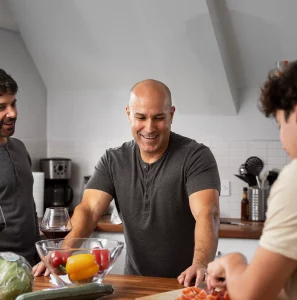 Man Make Dinner day Setup Italia Mobili in Metallo